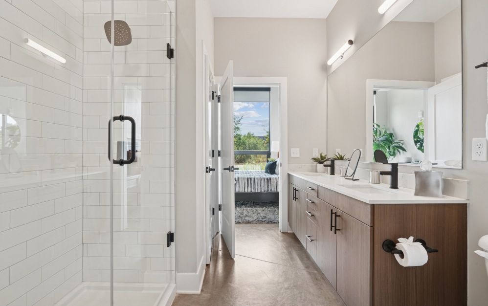 B7 - 2 bedroom floorplan layout with 2 bathrooms and 981 square feet