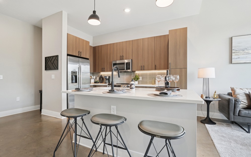 B7 - 2 bedroom floorplan layout with 2 bathrooms and 981 square feet