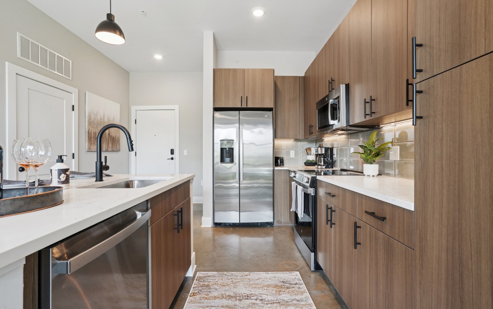 B7 - 2 bedroom floorplan layout with 2 bathrooms and 981 square feet