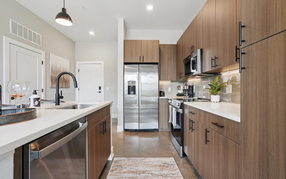 B7 - 2 bedroom floorplan layout with 2 bathrooms and 981 square feet