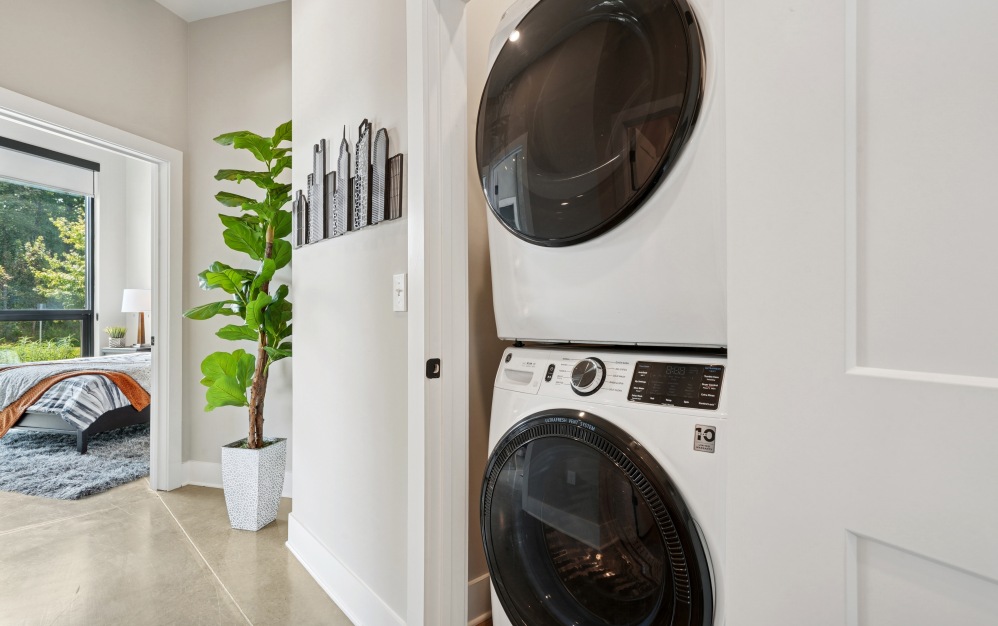 B7 - 2 bedroom floorplan layout with 2 bathrooms and 981 square feet