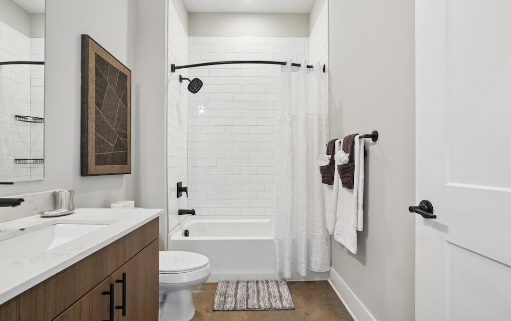 B7 - 2 bedroom floorplan layout with 2 bathrooms and 981 square feet