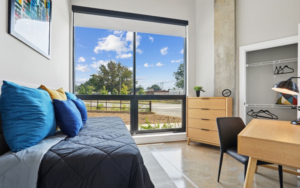 B7 - 2 bedroom floorplan layout with 2 bathrooms and 981 square feet