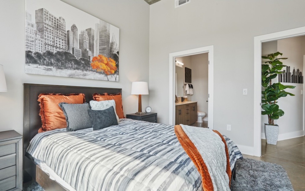 B7 - 2 bedroom floorplan layout with 2 bathrooms and 981 square feet